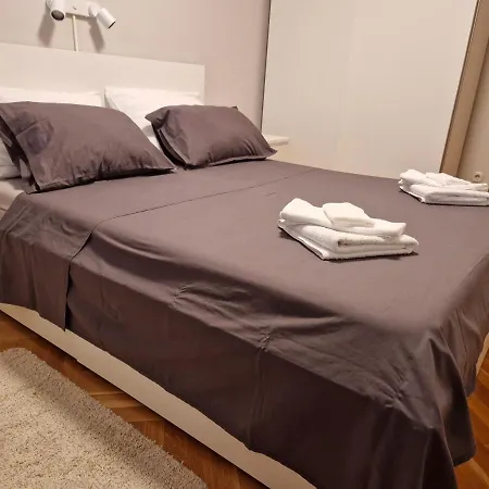Josip Apartment *